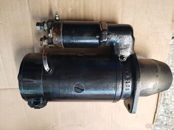 Moskvič díly startér