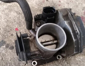 škrtici klapka felicia 1,3mpi+1,6mpi cena 1000kč za kus