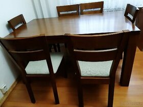 Jídelní stůl s šesti židlemi
