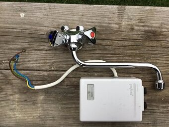 Zadáno -ELEKTRICKÝ PRŮTOKOVÝ OHŘÍVAČ VODY 3500W