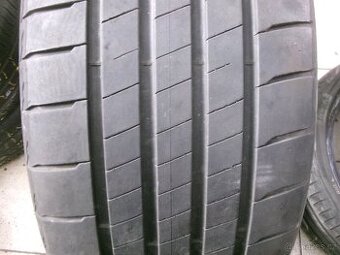 225/40 R19 BRIDGESTONE (4,5mm) č.15651
