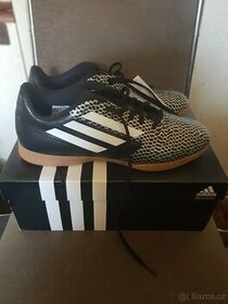 Prodám úplně nové botasky Adidas (sálovky) v.43