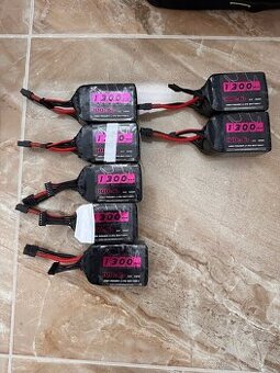 FPV baterie CNHL 6s 1300mAh na dolitaní