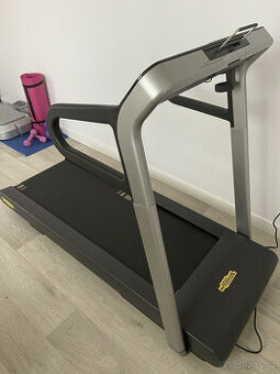 Běžecký pás Technogym MyRun