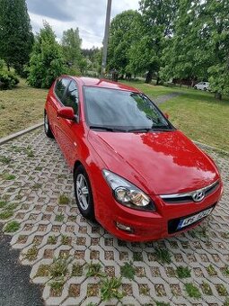 HYUNDAI i30 1.4 i BENZÍN 79.800 km