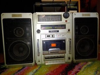 Retro rádiomagnetofon