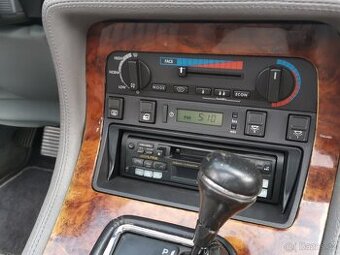 Jaguar XJ40 X300 Redukční rámeček pro rádio
