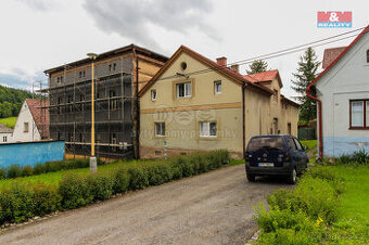 Prodej rodinného domu 7+1, 1325 m2, Janov