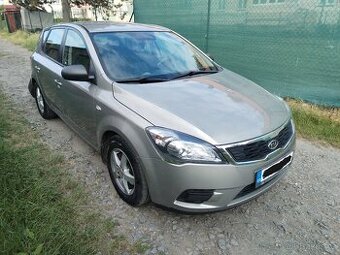 Kia Ceed 1.4benzin-Koup.Čr,103000KM,PO SERVISU