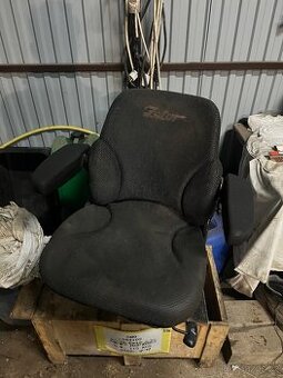 Sedačka mechanicky odpružena