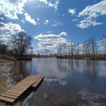 Zahrada u řeky Labe