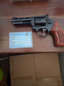 Taurus 689
