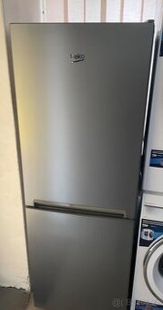 Nepoužitá lednice Beko RCSA240K40SN