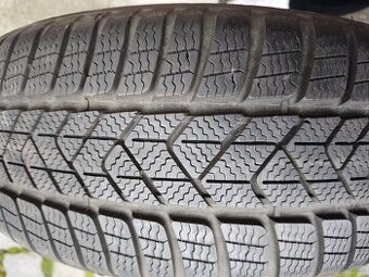 Pneu 215/50 R18 zimni