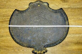 Litinový domovní štít