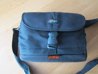 Lehká brašna Lowepro na zcadlovku nebo bezzrcadlovku