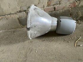 průmyslové světlo