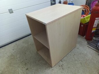 Rohový stůl, skříňky, police