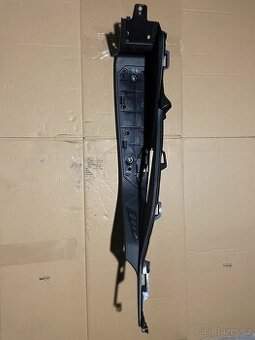 Levý podlahový plast na Honda Forza 125/350