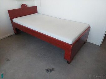 Dětská postel z masivu