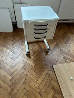 Prodám zdravotnický stolek