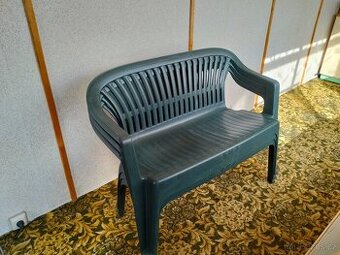 Prodám 3 plastové zahradní lavičky