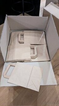 Papírová taška 22cm x 18cm x 8cm