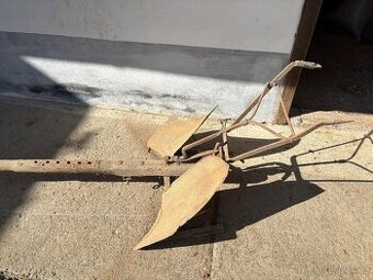 Starý pluh ´obracák´