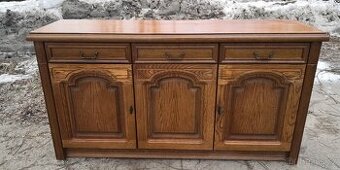 Rustikální masivní komoda