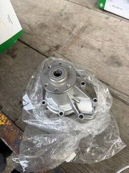 Vodní pumpa mercedes