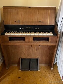 Harmonium Petrof – funkční, retro hudební nástroj