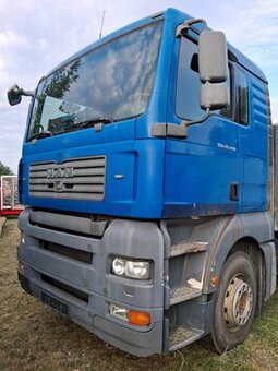 Man TGA 26.4406x2 s hydraulickým jeřábem