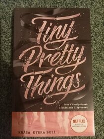 Tiny pretty things - Krása, která zabíjí