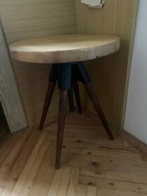 Otočná dřevěná židle k pianu