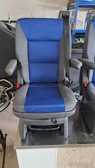 OTOČNÁ SEDAČKA+STOLEK MULTIVAN T5,T6.