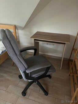 Pracovní stůl