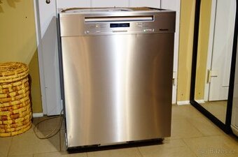Miele myčka celonerezová G 6300 SCU, tři koše