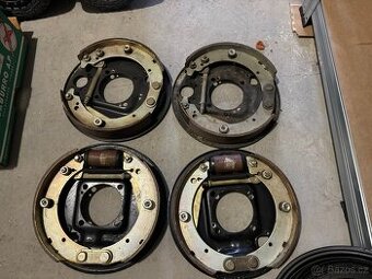 Volha Gaz 21,24,Uaz,nové originální kompletní brzdové štíty