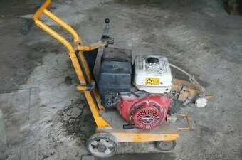Řezačka asfaltu a betonu