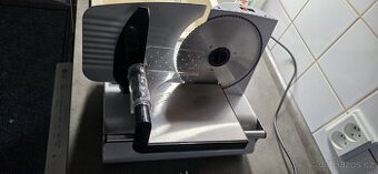 Kráječ na chleba, salámy ....