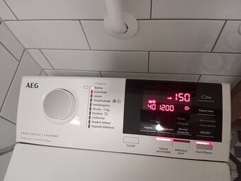 Vrchem plněná pračka AEG lavamat