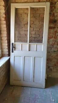 Dřevěné dveře se zárubněmi