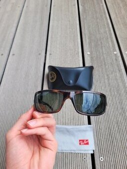 Sluneční brýle Ray-Ban s polarizací