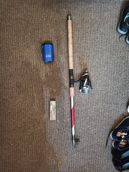 Rybářský prut + nějaké drobnosti