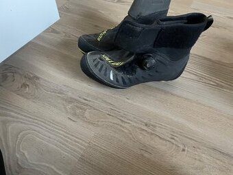 Zimni tretry Specialized