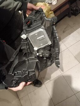 Levé přední světlo captur