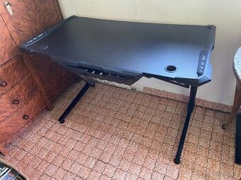 Herní stůl Ultradesk (stůl do pracovny)