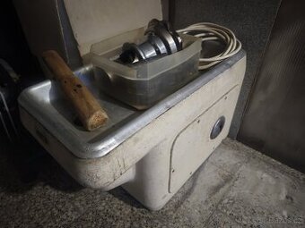 Řeznický mlýnek na maso Vlček RM 100A