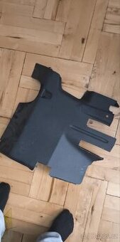 Bmw e30 kryt pod volant