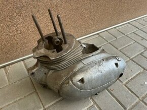 Polomotor Jawa 250 Pérák